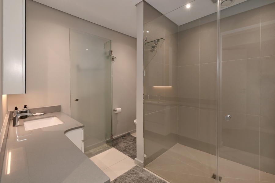 To Let 4 Bedroom Property for Rent in Green Point Western Cape